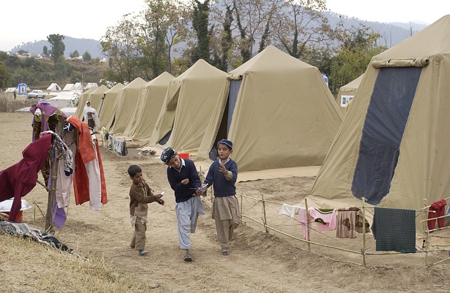 عبارات عن أطفال المخيمات